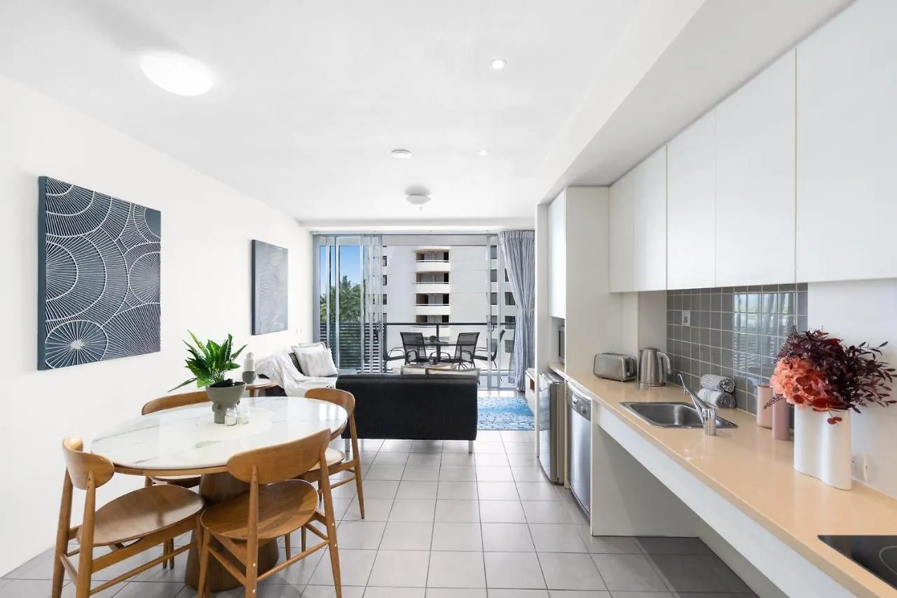 Belle Escapes Harbour Lights Waterfront Apartment 501-502 Cairns