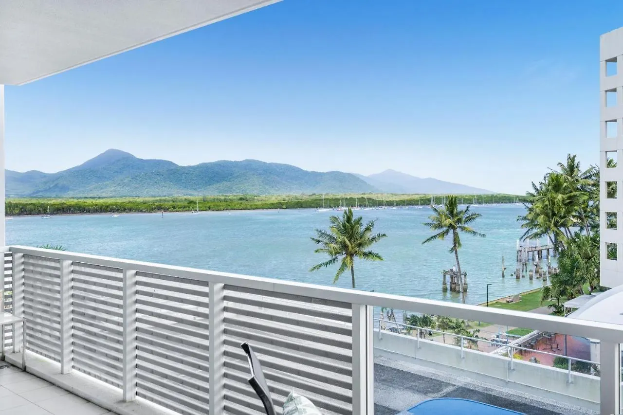 Belle Escapes Harbour Lights Waterfront Apartment 501-502 Cairns 0*,  Austrália