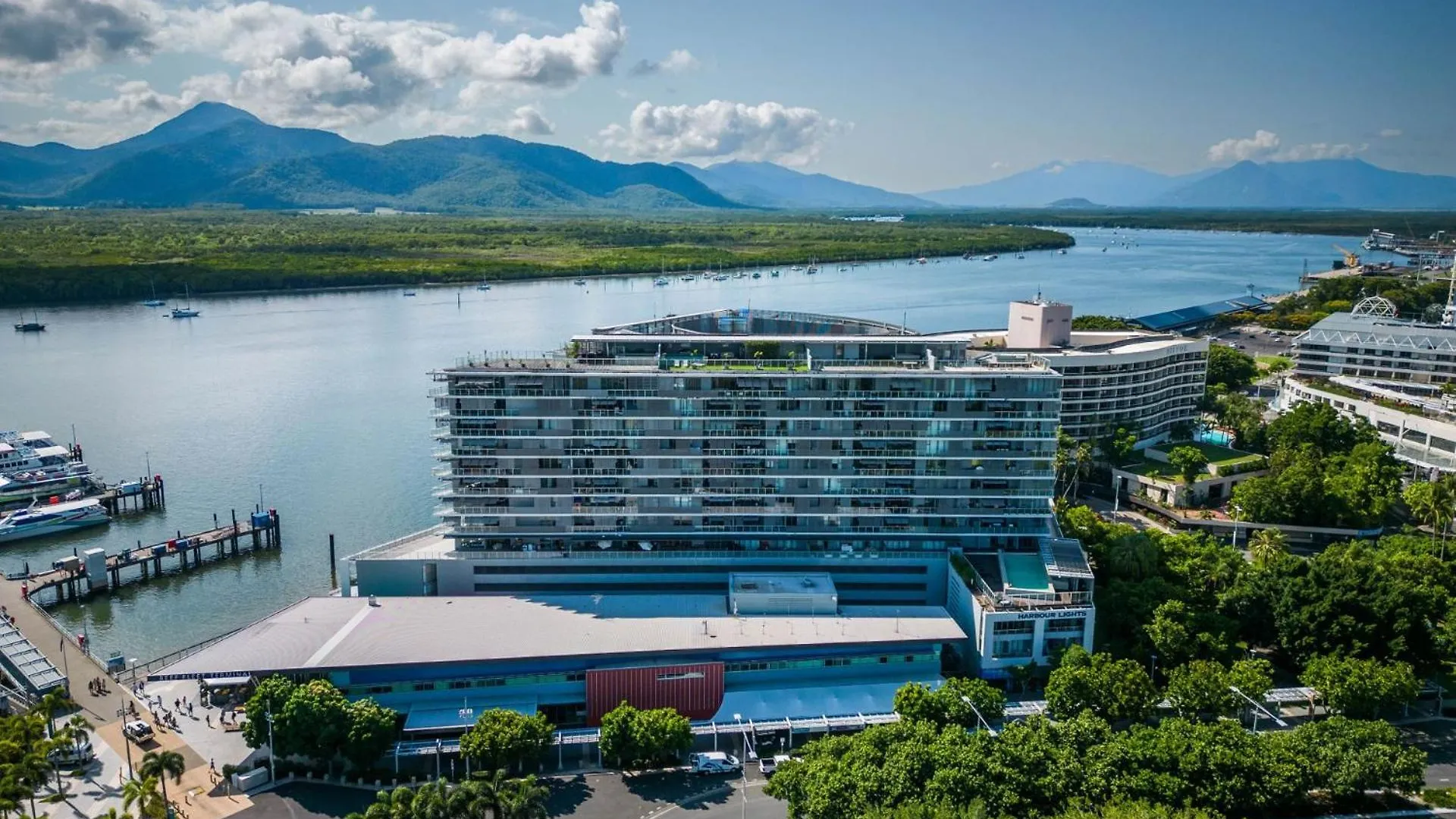 Belle Escapes Harbour Lights Waterfront Apartment 501-502 Cairns